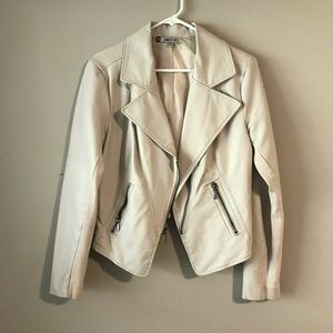 Jennifer Lopez white faux leather jacket